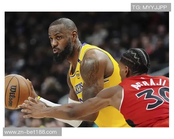 詹姆斯赞球队战术艾顿多面手能力出众可助攻掩护