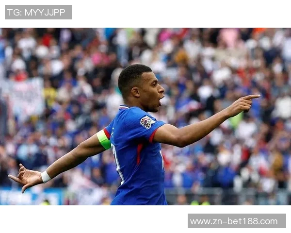 姆巴佩强势突破库巴西防线为皇马赢得宝贵角球机会