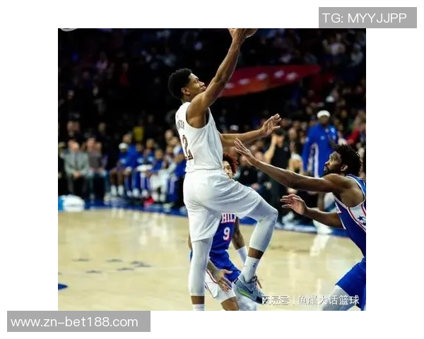 亨特快攻如闪电起飞骑扣恩比德大帝瞬间跪倒场上震撼全场